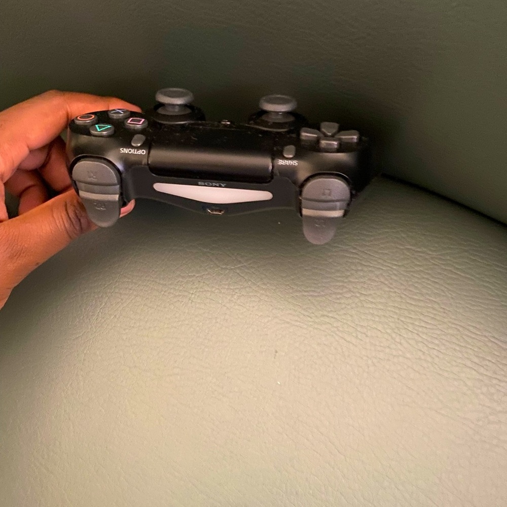 PS4 controller